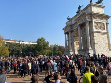 Green pass: 500 in Arco della Pace a Milano: ci sono dipendenti Atm e studenti