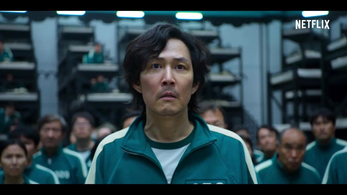 Squid Game, la tuta nuovo trend fashion (boom di vendite). E Gianluca Vacchi.. Squid Game, la tuta nuovo trend fashion (boom di vendite). E Gianluca Vacchi..