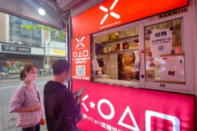 Squid Game, la tuta nuovo trend fashion (boom di vendite). E Gianluca Vacchi..