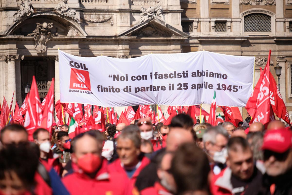 Manifestazione sindacati, Landini: “Stato sciolga le forze neofasciste” Manifestazione sindacati, Landini: “Stato sciolga le forze neofasciste”