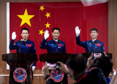 Cina, nuova missione nello spazio con l’astronauta star Wang