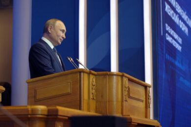 Putin si arrabbia con la giornalista: “Bella, ma non ascolta”