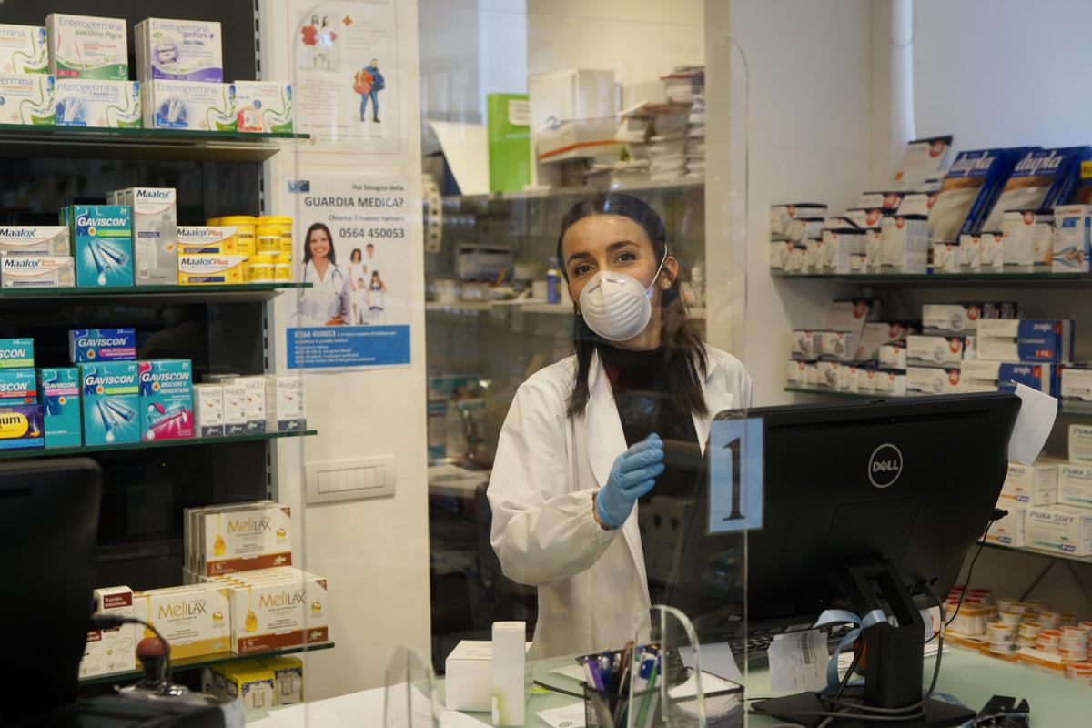La farmacia del futuro, tra vendite online e centro servizi di prevenzione La farmacia del futuro, tra vendite online e centro servizi di prevenzione