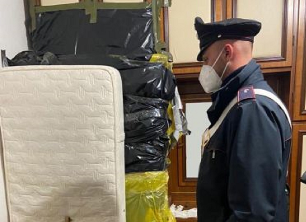 Nasconde il cadavere della madre in casa per anni per prendere la sua pensione Nasconde il cadavere della madre in casa per anni per prendere la sua pensione