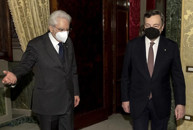 Mattarella resti al Quirinale e Draghi a Palazzo Chigi Mattarella resti al Quirinale e Draghi a Palazzo Chigi