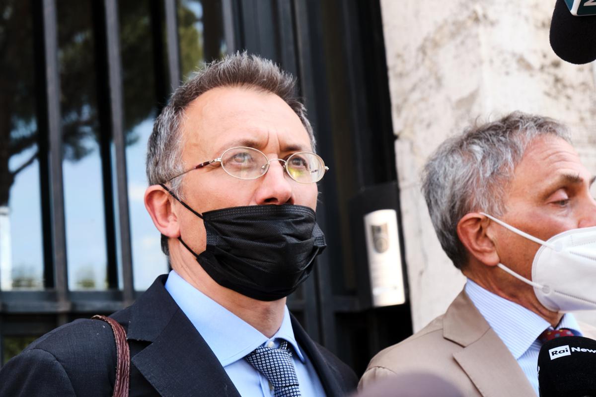 Caos Procura Milano, la mail di Storari a Greco: “Quelle chat scagionano Eni” Caos Procura Milano, la mail di Storari a Greco: “Quelle chat scagionano Eni”