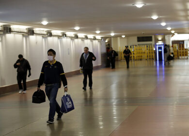 Pochi vaccini e variante Delta: nuovo lockdown. Mazzata per l’economia lettone