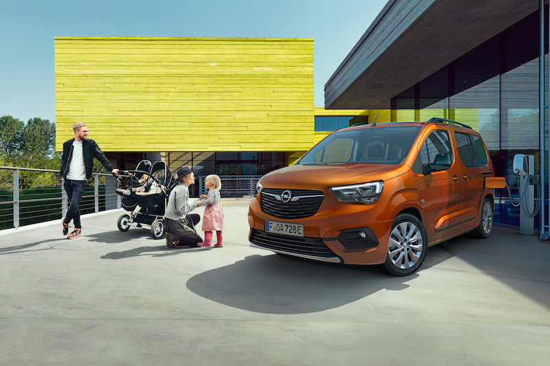 il nuovo Opel Combo-e Life, perfetto per i viaggi in famiglia.