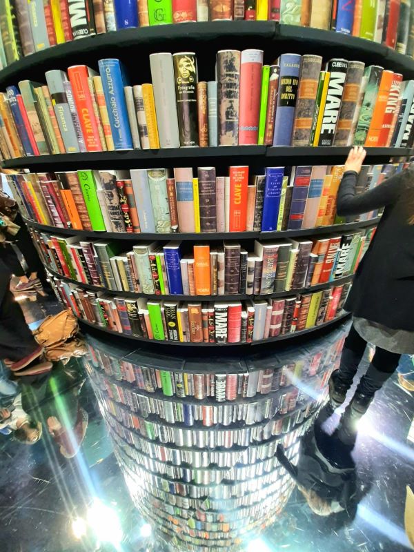 Salone del libro, successo di pubblico e il piacere di tornare a incontrarsi Salone del libro, successo di pubblico e il piacere di tornare a incontrarsi