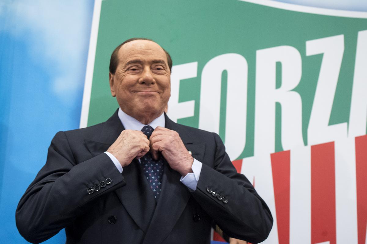 Ruby ter, processo Siena: assolti Silvio Berlusconi e il pianista Mariani Ruby ter, processo Siena: assolti Silvio Berlusconi e il pianista Mariani
