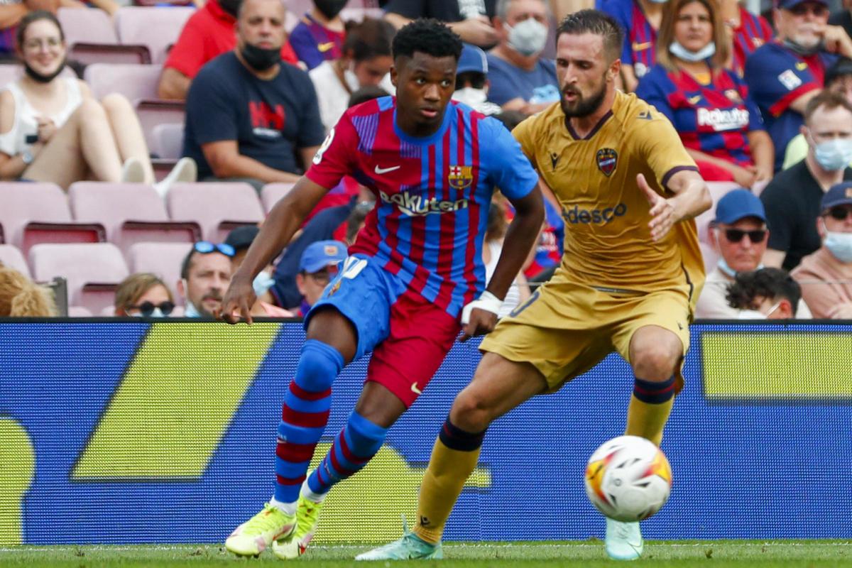 Ansu Fati rinnova col Barcellona: vale un miliardo. “Nessuno come Messi” Ansu Fati rinnova col Barcellona: vale un miliardo. “Nessuno come Messi”
