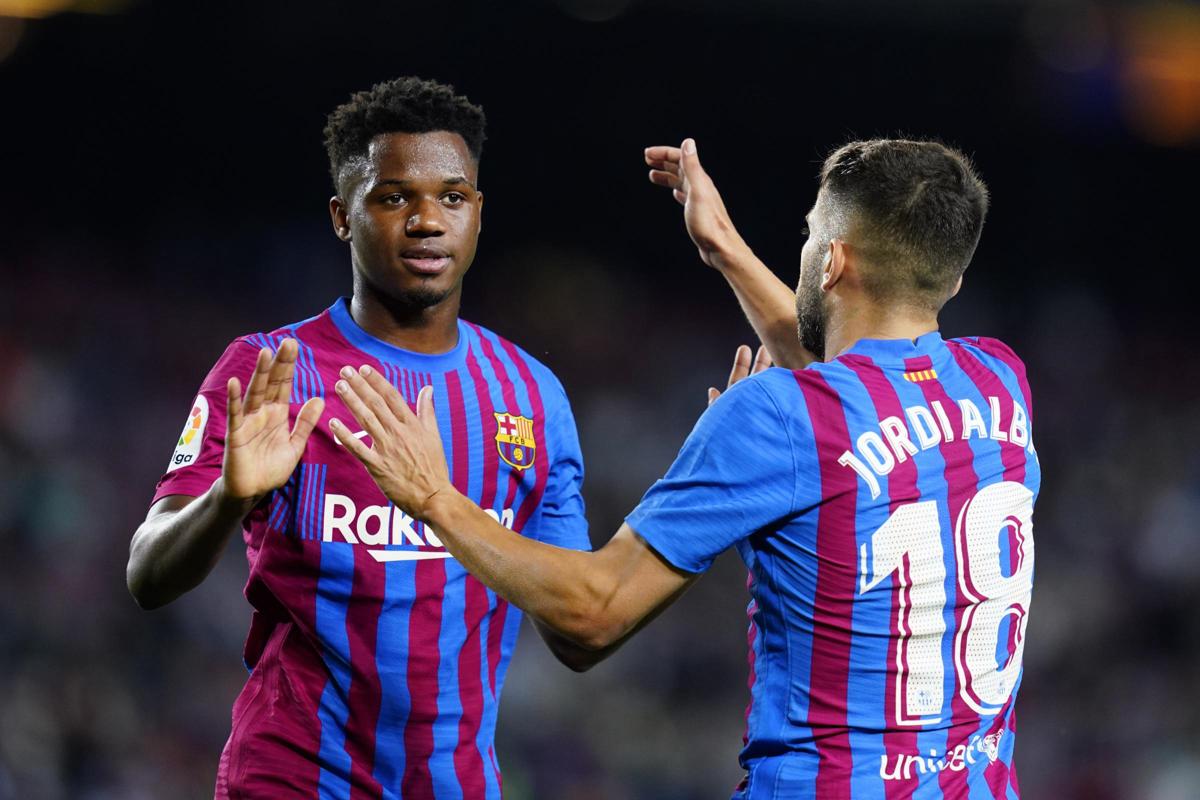 Ansu Fati rinnova col Barcellona: vale un miliardo. “Nessuno come Messi” Ansu Fati rinnova col Barcellona: vale un miliardo. “Nessuno come Messi”