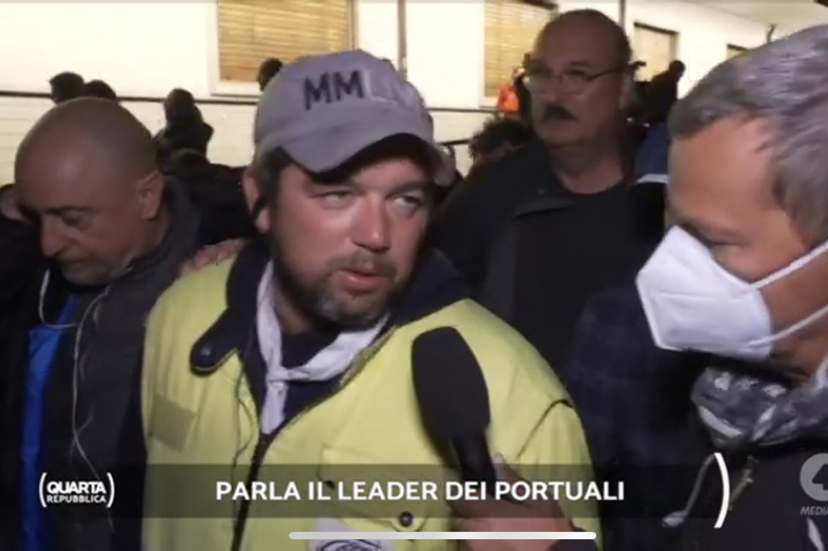 Trieste, corteo No Green Pass annullato. Puzzer: “Non venite, è una trappola” Trieste, corteo No Green Pass annullato. Puzzer: “Non venite, è una trappola”
