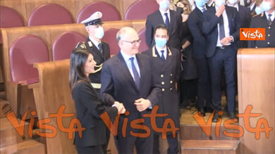 Gualtieri è il nuovo sindaco di Roma, il passaggio di consegne con Raggi in Campidoglio