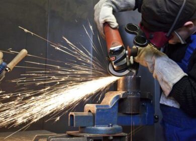 Incidenti sul lavoro, operaio morto a Bologna schiacciato in un magazzino