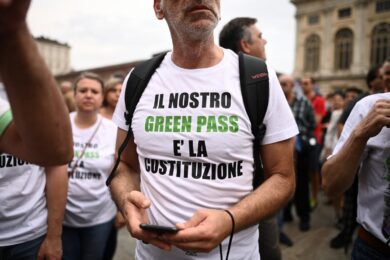 Corteo no Green Pass a Milano: perquisite le case di tre anarchici