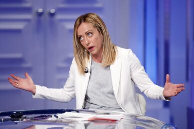 Fdi, Meloni: “Governo non potenzia mezzi pubblici. Rischio bomba sociale”