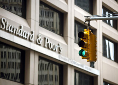 S&P conferma il rating Italia a BBB: l’Outlook passa da stabile a positivo