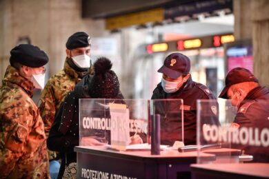 Donna sotto un treno per un malore: salva grazie alla Polizia Ferroviaria