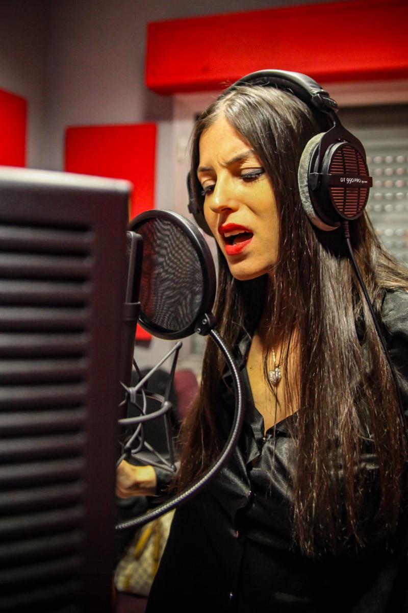Sara Tommasi: “I retroscena della mia vita, dall’infanzia al matrimonio” Sara Tommasi: “I retroscena della mia vita, dall’infanzia al matrimonio”