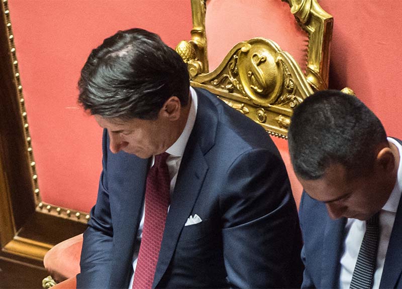 Di Maio, è giallo sul siluro partito dal suo libro: “Per qualcuno meglio…” Di Maio, è giallo sul siluro partito dal suo libro: “Per qualcuno meglio…”