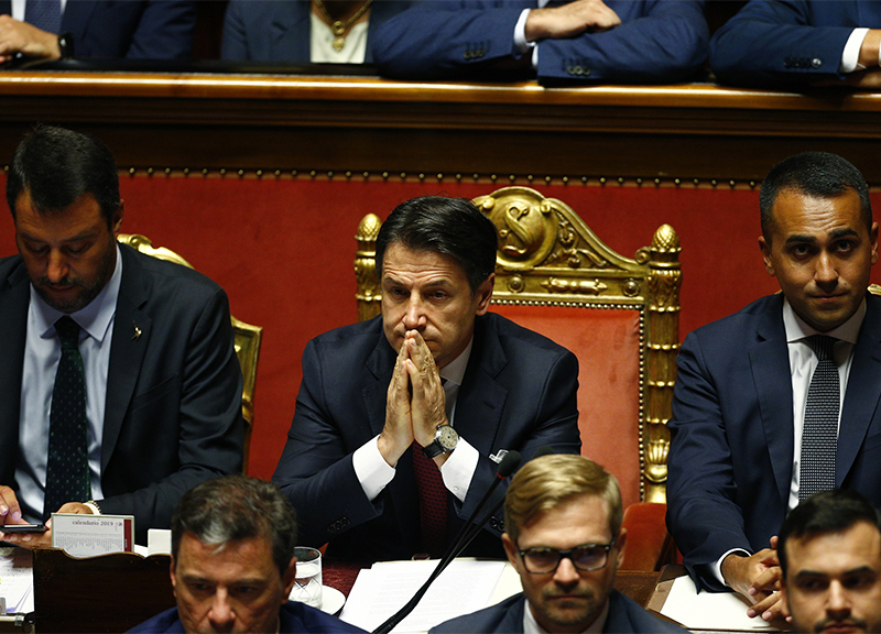 Di Maio, è giallo sul siluro partito dal suo libro: “Per qualcuno meglio…” Di Maio, è giallo sul siluro partito dal suo libro: “Per qualcuno meglio…”