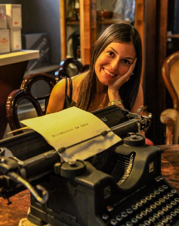 Sara Tommasi: “I retroscena della mia vita, dall’infanzia al matrimonio” Sara Tommasi: “I retroscena della mia vita, dall’infanzia al matrimonio”