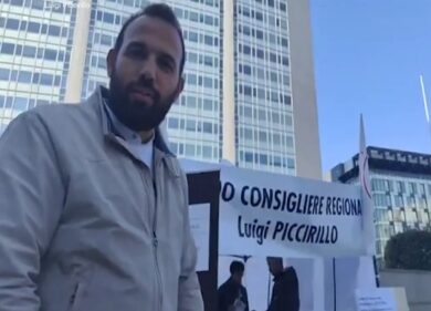 Piccirillo (M5S) contro il green pass: “Ufficio fuori dal Pirellone”. VIDEO