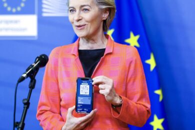 Green Pass, rubate chiavi per creare qr code: disastro, ora verranno annullati
