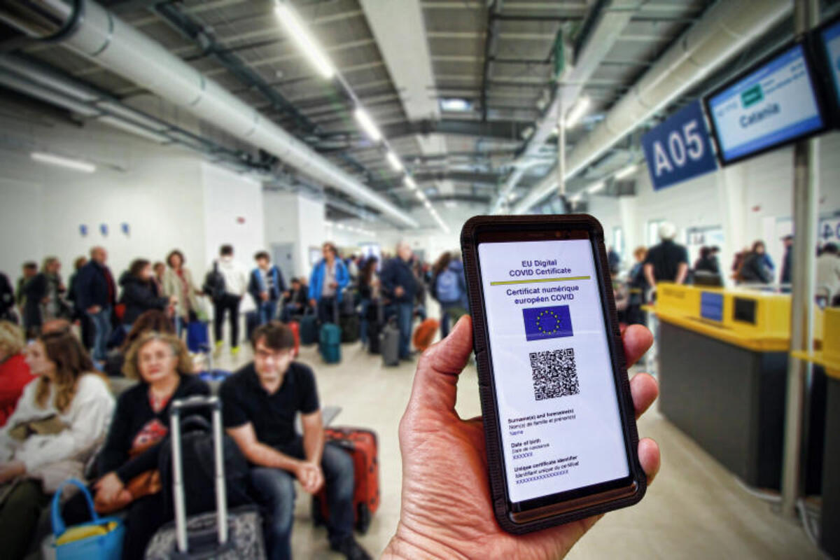 Green Pass, rubate chiavi per creare qr code: disastro, ora verranno annullati