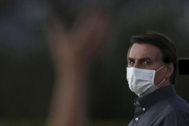 Brasile, parte il crollo (pacifico?) di Bolsonaro:incriminato e via dai social