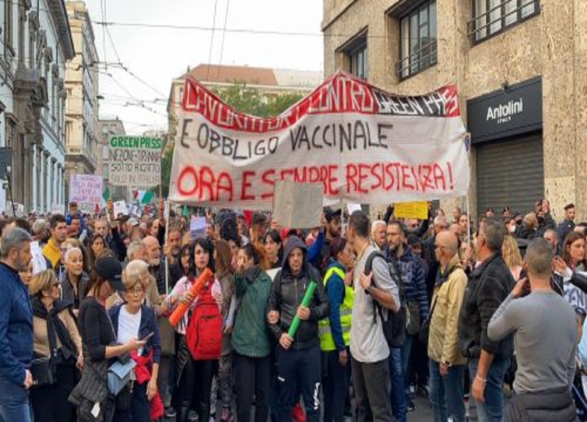 Cortei no Green pass a Milano, preoccupazione per il sabato del G20 Cortei no Green pass a Milano, preoccupazione per il sabato del G20