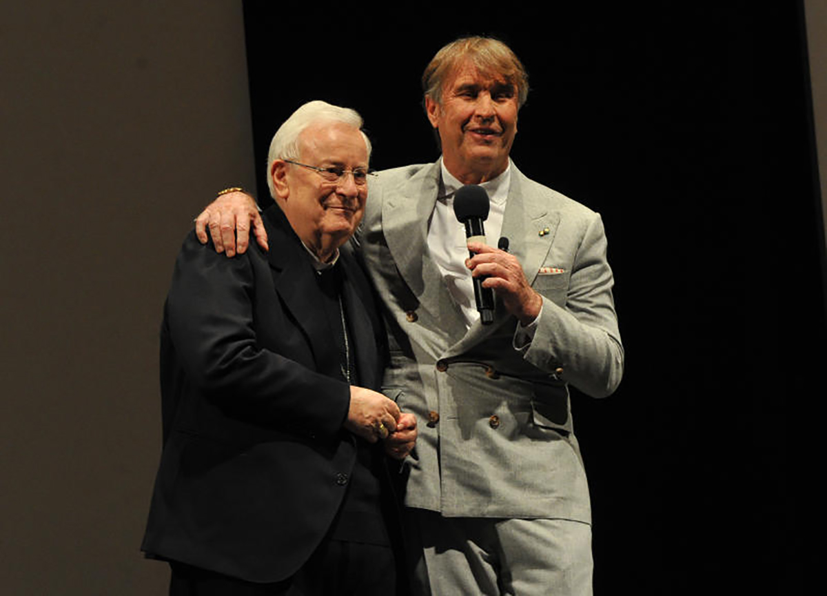 Cucinelli lancia la biblioteca universale di Solomeo. Ma ci è o ci fa? VIDEO