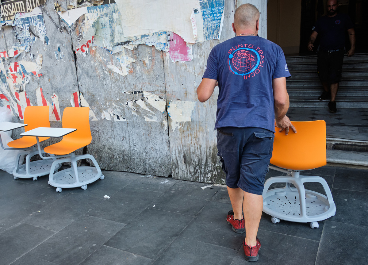 Venezia, i banchi a rotelle finiscono in discarica. Ogni pezzo costato 219 € Venezia, i banchi a rotelle finiscono in discarica. Ogni pezzo costato 219 €