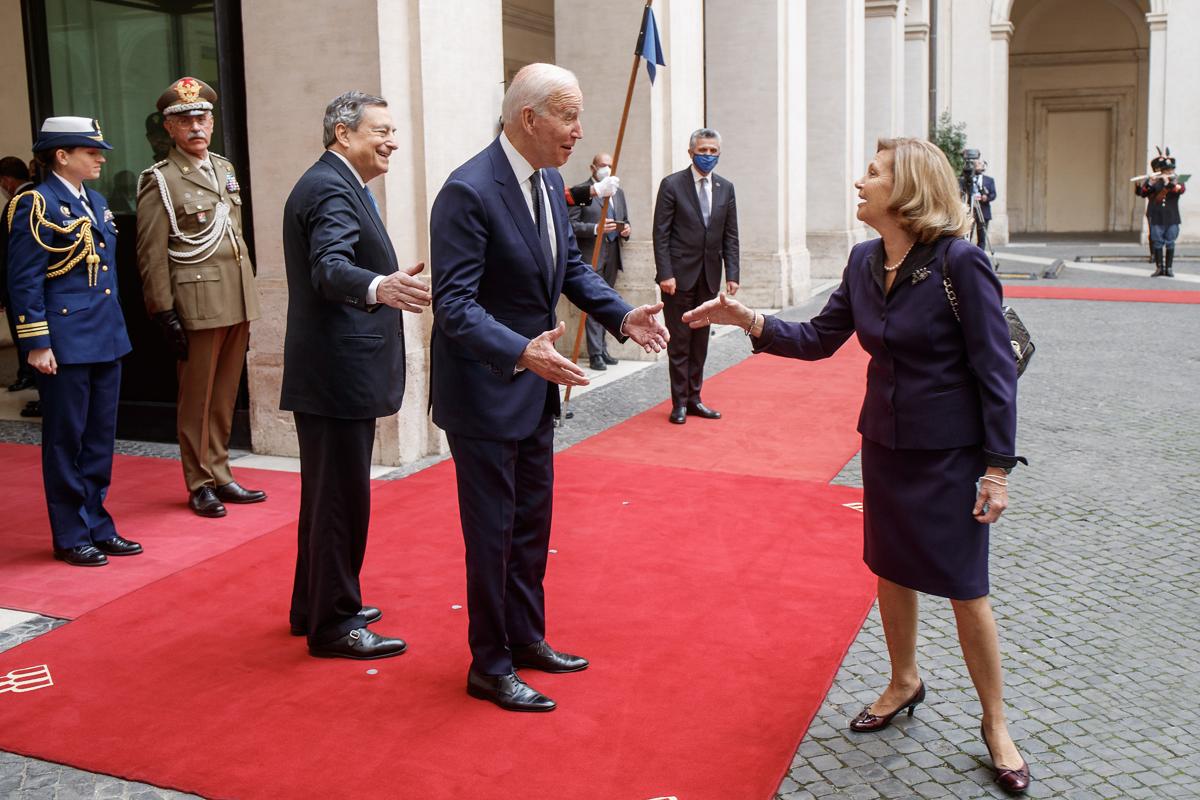Serenella, moglie di Draghi: origini nobiliari e l’amore per i cani. RITRATTO Serenella, moglie di Draghi: origini nobiliari e l’amore per i cani. RITRATTO