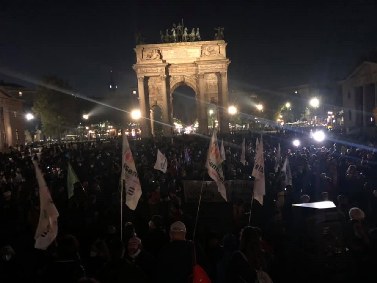 Ddl Zan, presidio con 10mila persone a Milano: “Vergogna Senato”. FOTO