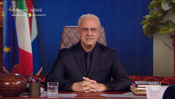 Fratelli di Crozza: De Luca contro il ddl Zan: “alle elementari altro che insegnare l’omotransfobia, devono studiare un posto al sole!” Fratelli di Crozza: De Luca contro il ddl Zan: “alle elementari altro che insegnare l’omotransfobia, devono studiare un posto al sole!”