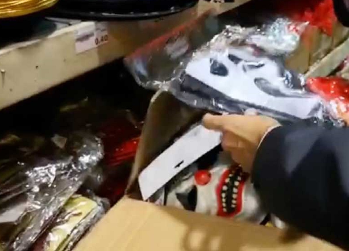 Halloween, sequestrati a Milano 10mila articoli non sicuri Halloween, sequestrati a Milano 10mila articoli non sicuri