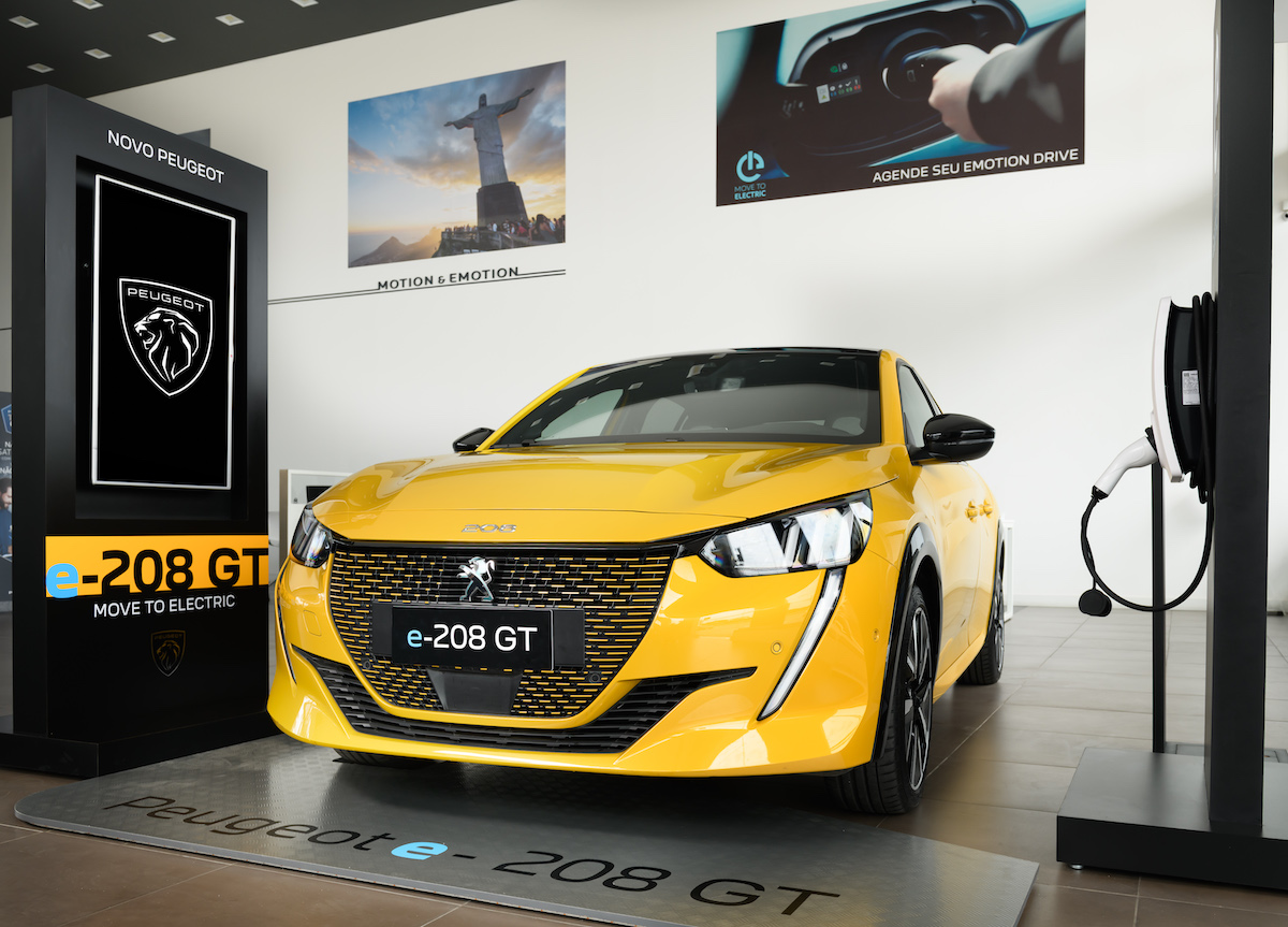 Sbarca in Brasile la Peugeot e-208 GT 100% elettrica