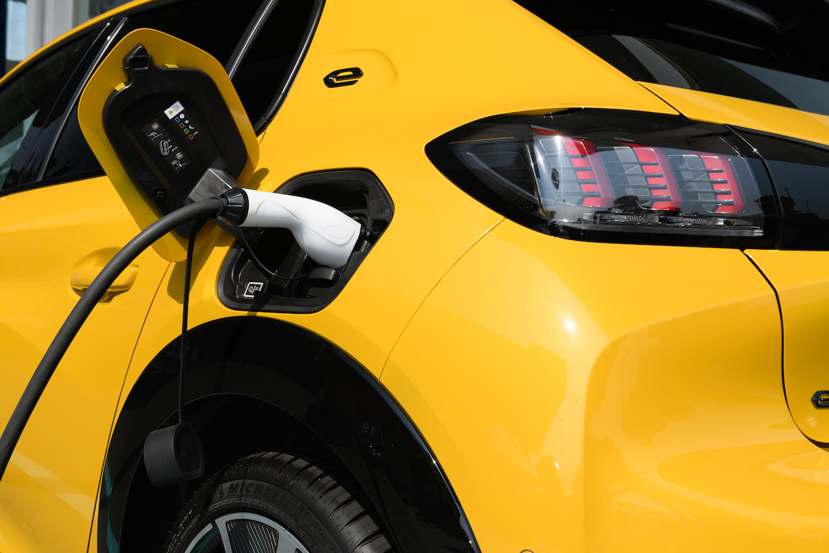 Sbarca in Brasile la Peugeot e-208 GT 100% elettrica