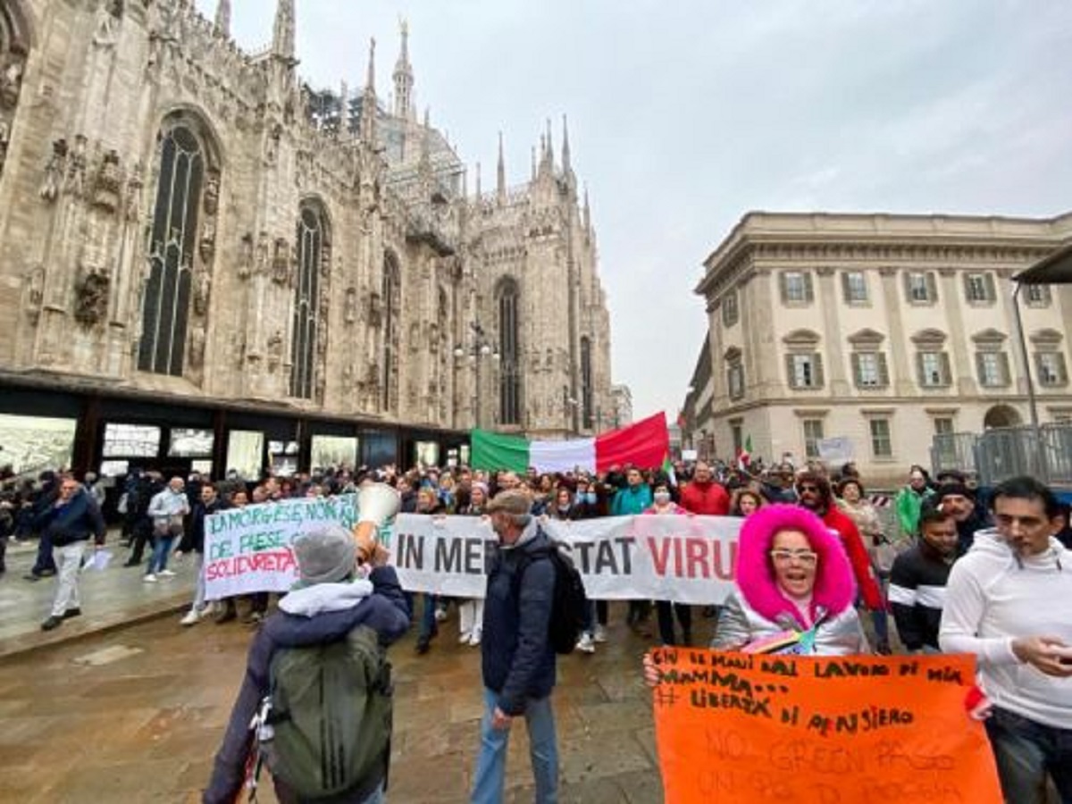 Corteo No Green pass a Milano: quattro denunciati. VIDEO Corteo No Green pass a Milano: quattro denunciati. VIDEO