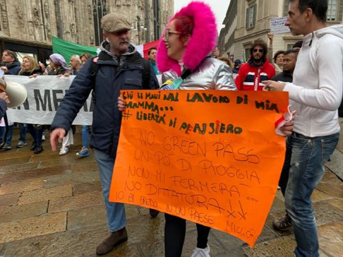 Corteo No Green pass a Milano: quattro denunciati. VIDEO Corteo No Green pass a Milano: quattro denunciati. VIDEO