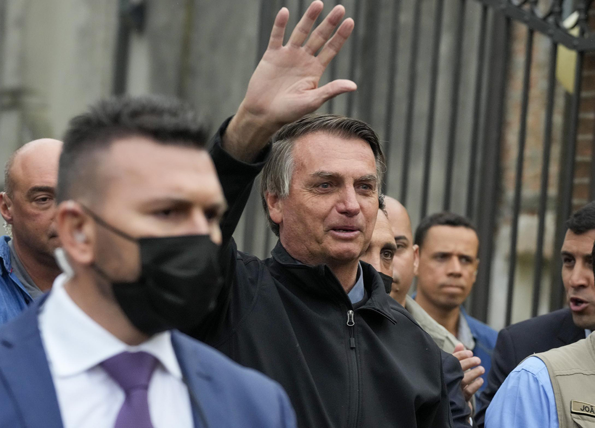Bolsonaro ad Anguillara Veneta, sit-in di protesta: tensione con polizia Bolsonaro ad Anguillara Veneta, sit-in di protesta: tensione con polizia
