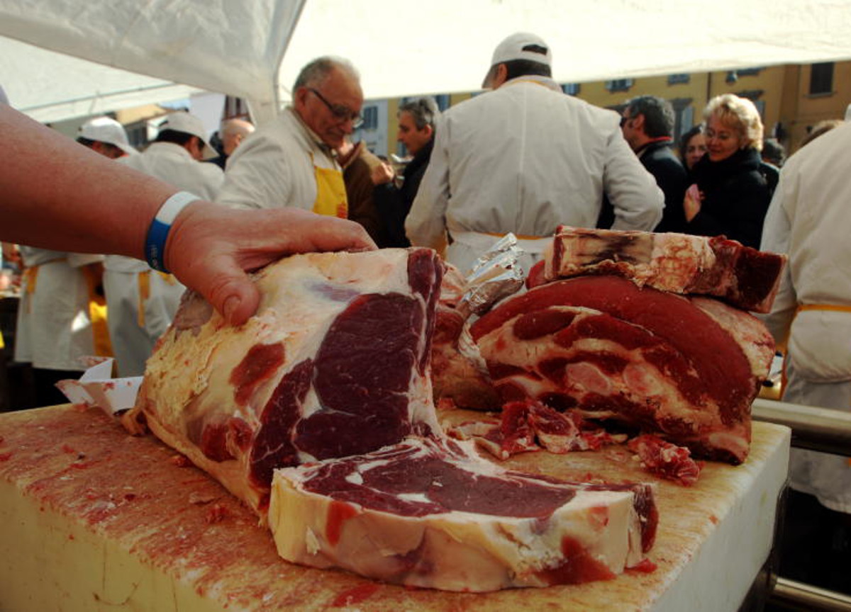 Clima, dai 10 kg per fare un jeans ai 14 di una bistecca. Tutto produce Co2 Clima, dai 10 kg per fare un jeans ai 14 di una bistecca. Tutto produce Co2