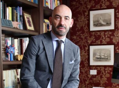 Virus, Bassetti: “L’Italia è un tamponificio. Vietiamo i ristoranti ai no vax”