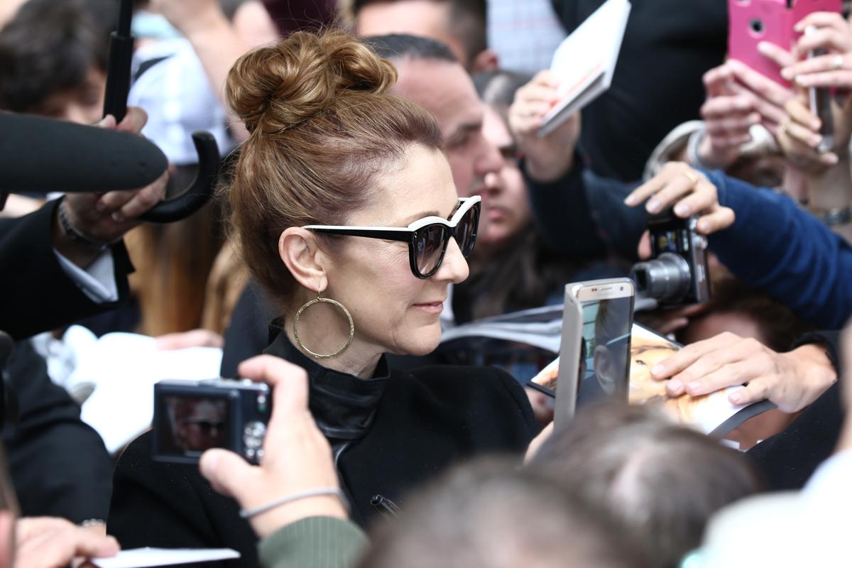 Celine Dion, malattia più grave del previsto: “Paralizzata e con dolori”