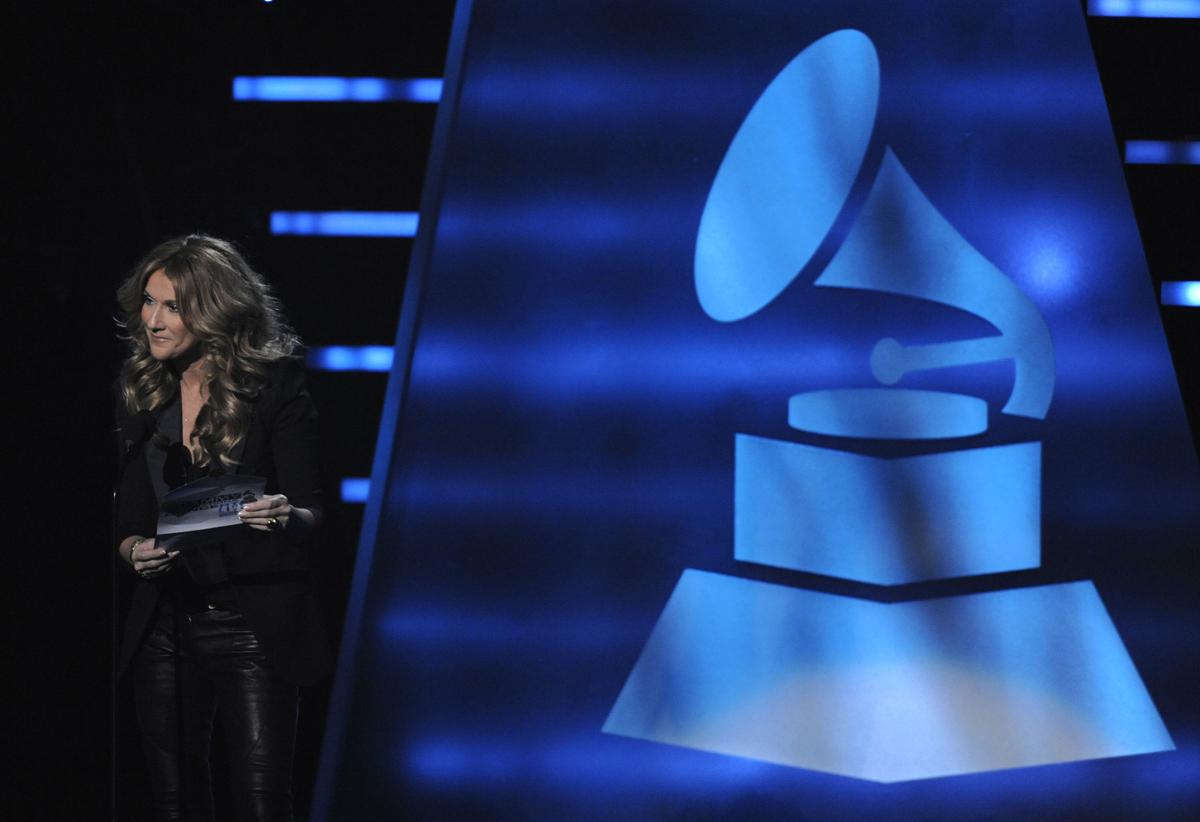 Celine Dion, malattia più grave del previsto: “Paralizzata e con dolori”