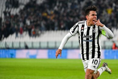 Dybala supera Platini e gli fa un ‘omaggio’. Juventus agli ottavi di Champions