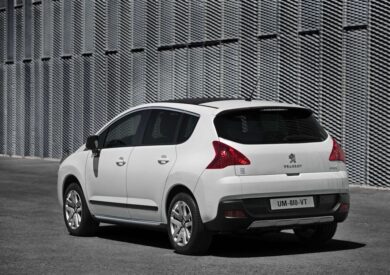 Peugeot: 10 anni fa debuttava la 3008 HYbrid4