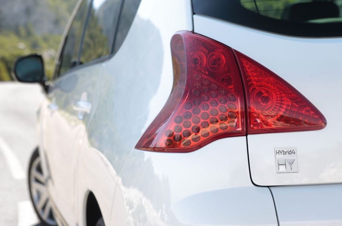Peugeot: 10 anni fa debuttava la 3008 HYbrid4